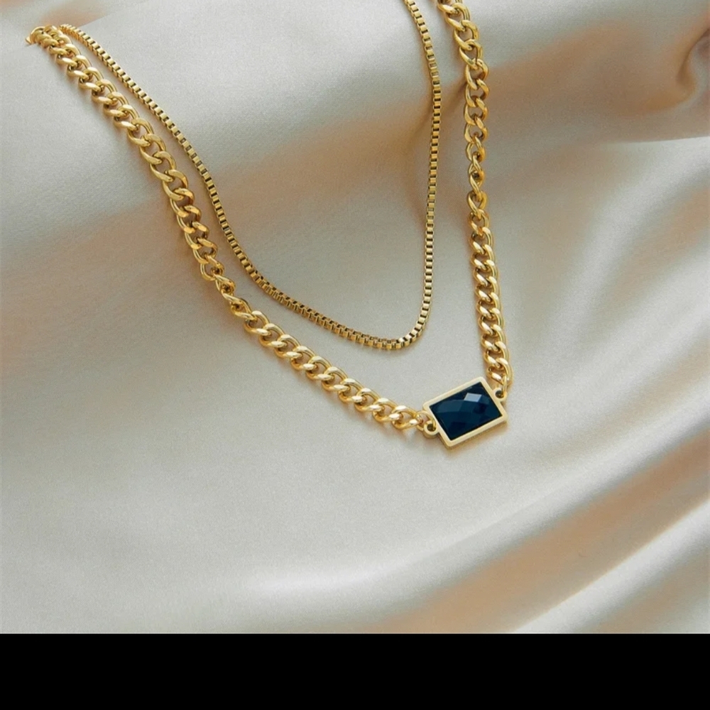 Elegant Gold and Black Pendant Necklace